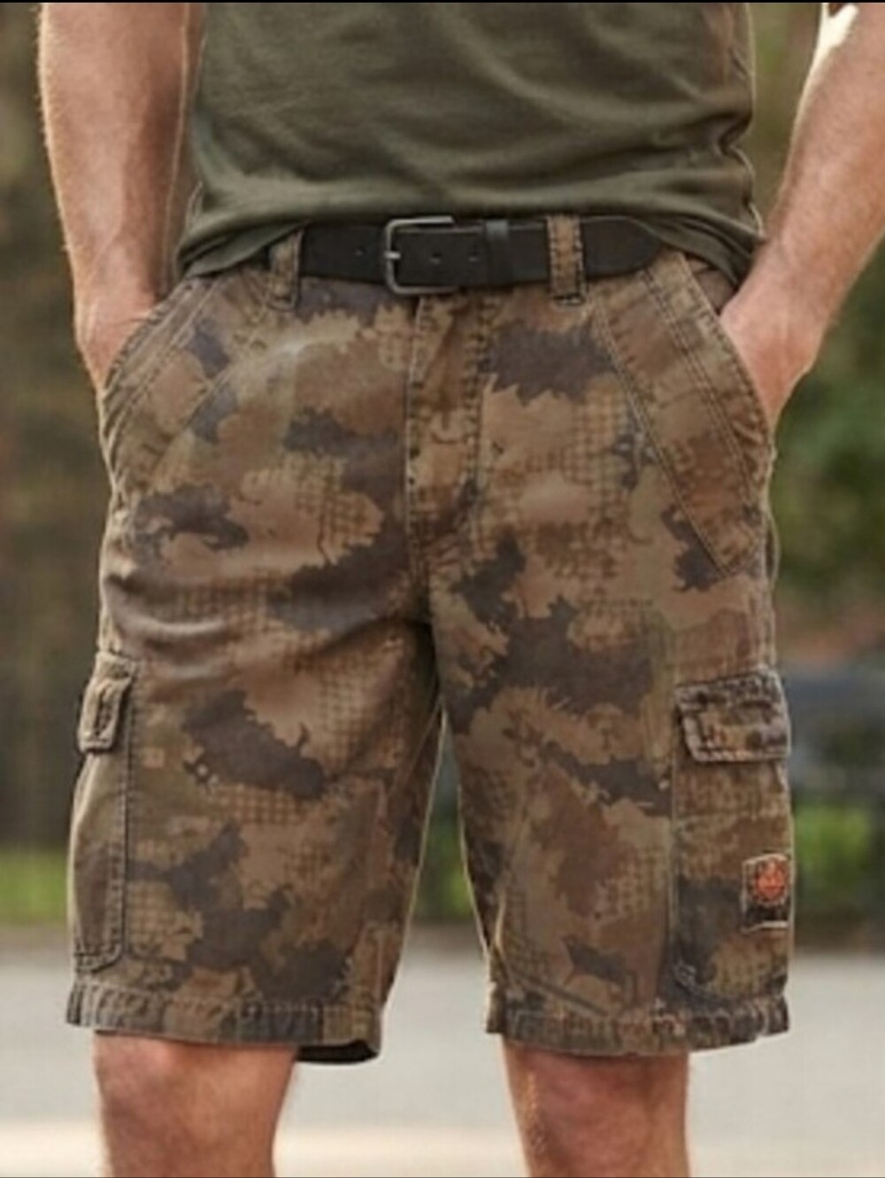 Anchor Blue Men's Vintage Y2K Earth-Tone Camouflage Cargo Shorts. Size 34
